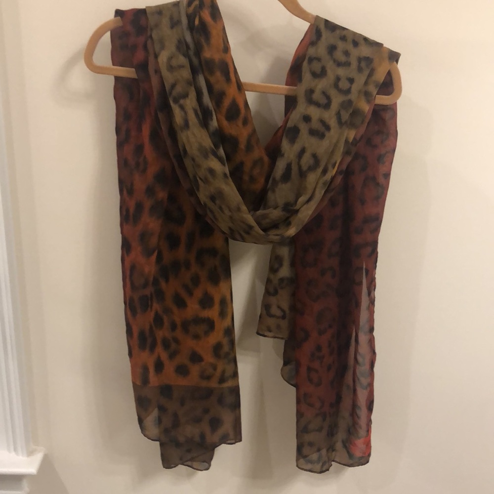 Chico’s Anniversary ombré animal print scarf/wrap - Picture 8 of 9